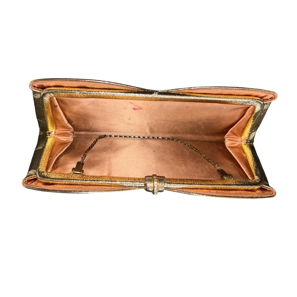 Vintage Gold Metallic Scalloped Clutch Evening Bag Rhinestone Clasp Chain Strap